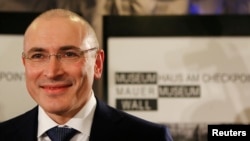 Freed Russian former oil tycoon Mikhail Khodorkovsky arrives for his news conference in the Museum Haus am Checkpoint Charlie in Berlin, Dec. 22, 2013. 