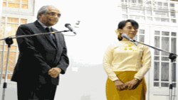 ကုလ အထူးကိုယ္စားလွယ္နဲ႔ ေဒၚစု ေတြ႔ဆံု