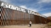 สภาผู้แทนสหรัฐฯ ผ่านร่างกฎหมายให้เงินสร้างกำแพงกั้นชายแดน 'สหรัฐฯ - เม็กซิโก'