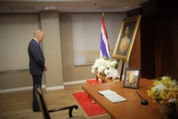 Vice President Joe Biden signed a book of condolences at the Thai Embassy in Washington, D.C. to mourn the passing of Thai King Bhumibol Adulyadej on October 18, 2016.