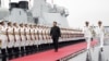 中國國家主席習近平2019年4月23日為慶祝中國海軍建軍70週年在山東青島檢閱人民解放軍海軍儀仗隊