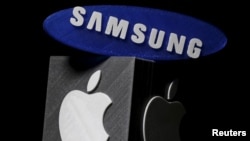 In a verdict reached May, 24, 2018, a jury said Samsung must pay Apple $539 million in damages for illegally copying some of the features of the iPhone. The Samsung and Apple logos are seen in this illustration in Zenica, Bosnia and Herzegovina, Jan. 26, 2016.
