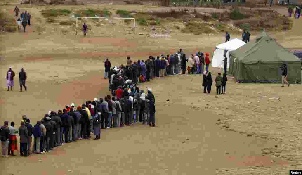 Zimbabweans wait in line to cast their votes in Mbare township outside Harare.