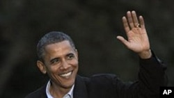 President Barack Obama walks from Marine One on the South Lawn of the White House, 29 Sept. 2010