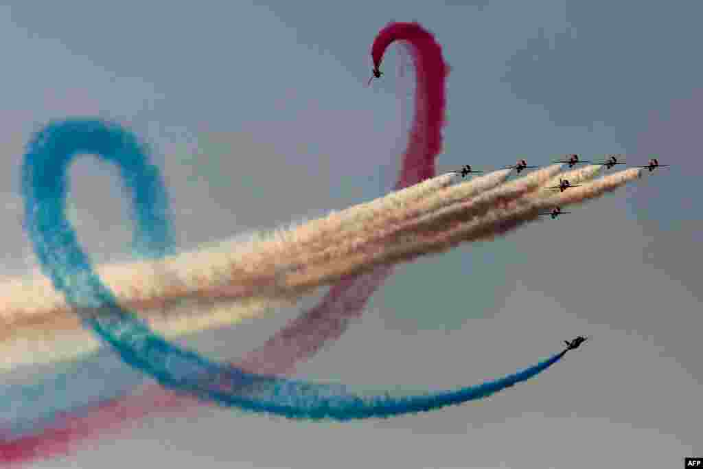 The &quot;Red Arrows&quot; aerobatic team from Britain performs during Athens Flying Week at Tanagra air base, north of Athens, Greece, Sept. 17, 2017.