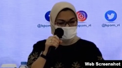 Kepala Badan Pengawas Obat dan Makanan (BPOM) RI, Penny Lukito saat melakukan konferensi pers terkait dengan vaksin Covid-19, Kamis 19 November 2020. (Foto:VOA)