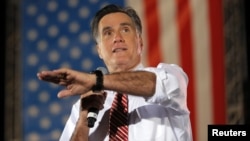 El candidato republicano Mitt Romney habla durante un mitín en Fishersville, Virginia, el jueves 4 de cotubre de 2012.
