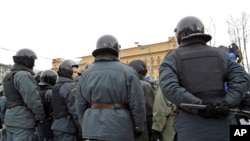 Polisi anti huru-hara Rusia kerap dipanggil 'kosmonot'.