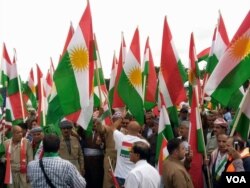 Members of the Kurdish community in North America rally in support of a Sept. 25 independence referendum in Iraqi Kurdistan, in Washington, D.C., Sept. 17, 2017. (P. Vohra/VOA)