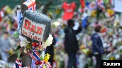 Commémoration sur les lieux du meurtre du soldat britannique Lee Rigby à Woolwich, au sud-est de Londres, le 31 mai 2013. (REUTERS / Toby Melville)