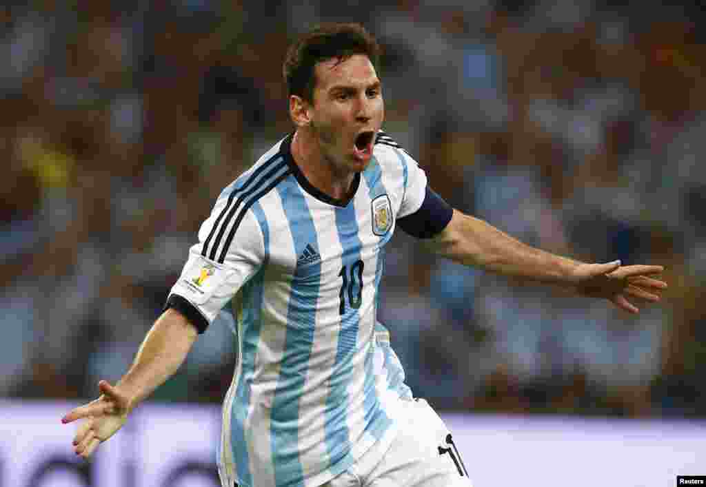 ارجنٹائن کے میسی فٹبال شائقین کی توجہ کا خاص مرکز رہے۔ گولڈن بال کی نامزدگی میں ان کا بھی نام شامل ہے۔