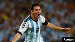 L'argentin Lionel Messi après un but contre la Bosnie au stade Maracana à Rio de Janeiro 2014. REUTERS / Michael Dalder.