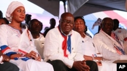 Le candidat de l'opposition Nana Akufo-Addo, centre, lors du dernier meeting de la présidentielle à Accra, le 5 décembre 2012. 