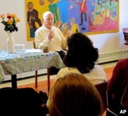 FILE - Allan Lokos teaching meditation at New York's Community Meditation Center, where he first introduced many of his Buddhism-inspired 'pocket practices.'