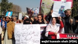 په اسلام اباد کې د بې درکه کسانو د خپلوانو د احتجاج عکس