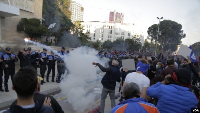 Opozita në protesta