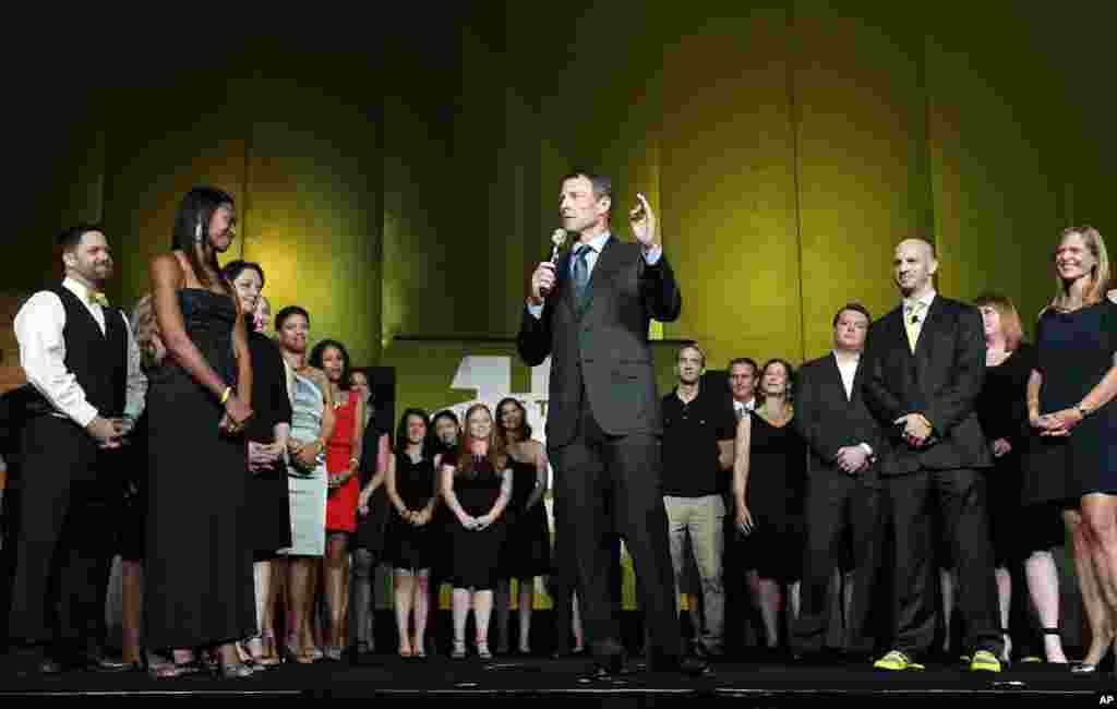 Lance Armstrong lors de la célébration du 15e anniversaire de la fondation Livestrong, le 19 octobre 2102, à Austin, au Texas. Armstrong a déclaré à cette occasion qu'il a connu deux semaines difficiles, et a exhorté l'assistance à continuer de la soutenir la fondation dans sa mission.