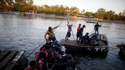 People belonging to a caravan of migrants from Honduras en route to the United States, cross the Suchiate river to Mexico from Tecun Uman, Guatemala, Jan. 18, 2019. 