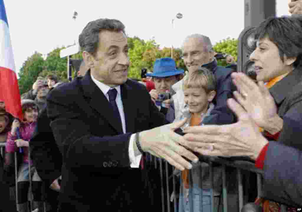 French President and candidate for the French presidential election Nicolas Sarkozy shake hands with armenian's supporters after their ceremony marking the 97th anniversary of the Armenian genocide, Tuesday, April. 24, 2012. (AP Photo / Jacques Brinon