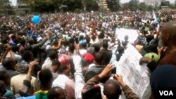 2013年6月2日成千上万的埃塞俄比亚人参加在亚的斯亚贝巴举行的反政府示威活动（美国之音沃夫尔拍摄）。