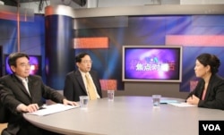 评论员陈奎德(左一)和何频（左二）参加美国之音电视谈话节目（2006年11月17日）