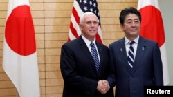 AQSh Vitse-prezidenti Mayk Pens sammitdan oldin Yaponiyada to'xtab, Bosh vazir Shinzo Abe bilan uchrashdi, 13-noyabr, 2018-yil.