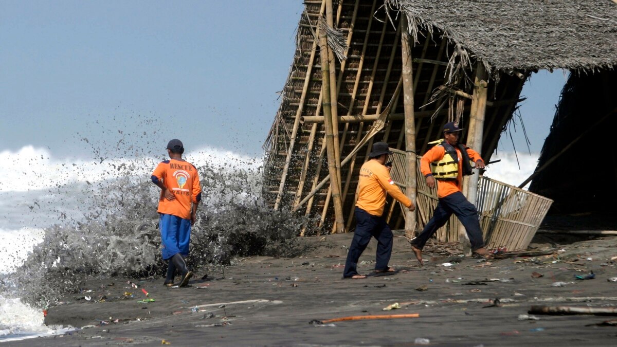 BMKG Ingatkan Potensi Gelombang Tinggi Dan Banjir Pesisir Di 19 Wilayah ...