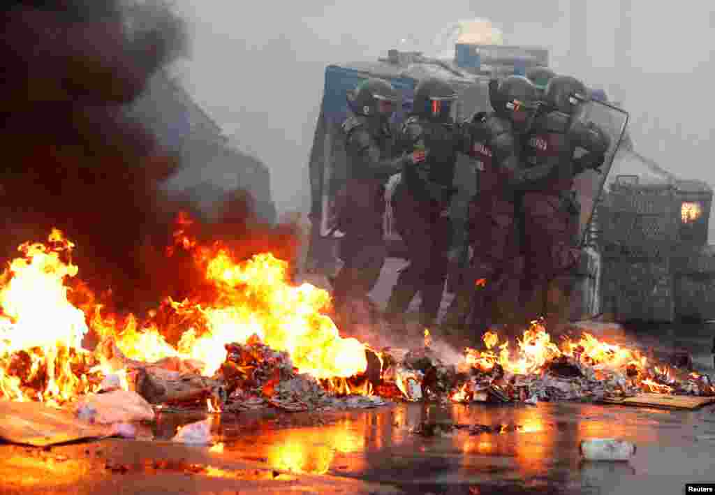 Members of the security forces are seen during a protest against Chile&#39;s government in Valparaiso, Chile, Feb. 18, 2020.