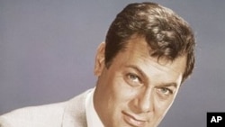 Actor Tony Curtis (file photo)