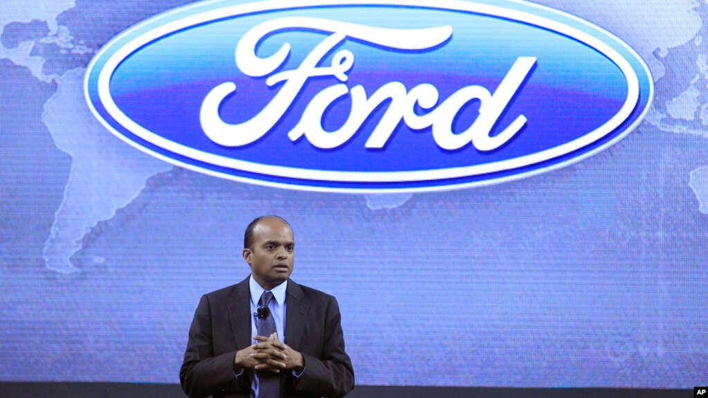 Raj Nair durante el anuncio de un nuevo producto en Ford Field, Detroit. Diciembre 14 de 2012.