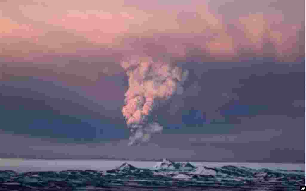In this photo taken on Saturday, May 21, 2011, smoke plumes from the Grimsvotn volcano, which lies under the Vatnajokull glacier, about 120 miles, (200 kilometers) east of the capital, Rejkjavik, which began erupting Saturday for the first time since 200