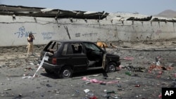 یک موتر غیرنظامی در ساحه حمله انتحاری در کابل