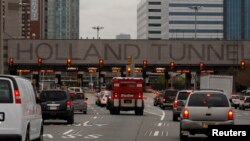 Entrada al túnel Holland que comunica la parte baja de Manhattan con Nueva Jersey.