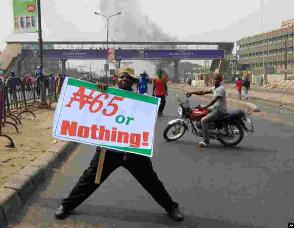 Protestors in Lagos, Nigeria, January 9, 2012. (AP)