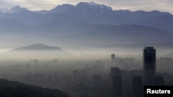 Smog shrouds Chile's capital Santiago, June 22, 2015. 