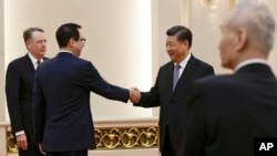 U.S. Treasury Secretary Steven Mnuchin, second from left, shakes hands with Chinese President Xi Jinping as U.S. Trade Representative Robert Lighthizer, left, and Chinese Vice Premier Liu He, right, look on before their meeting at the Great Hall of the Pe