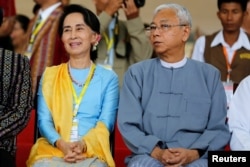 Myanmar State Counsellor Aung San Suu Kyi and Myanmar's ex president Htin Kyaw attend a photo opportunity after the opening ceremony of the 21st Century Panglong Conference in Naypyitaw, Myanmar, May 24, 2017.