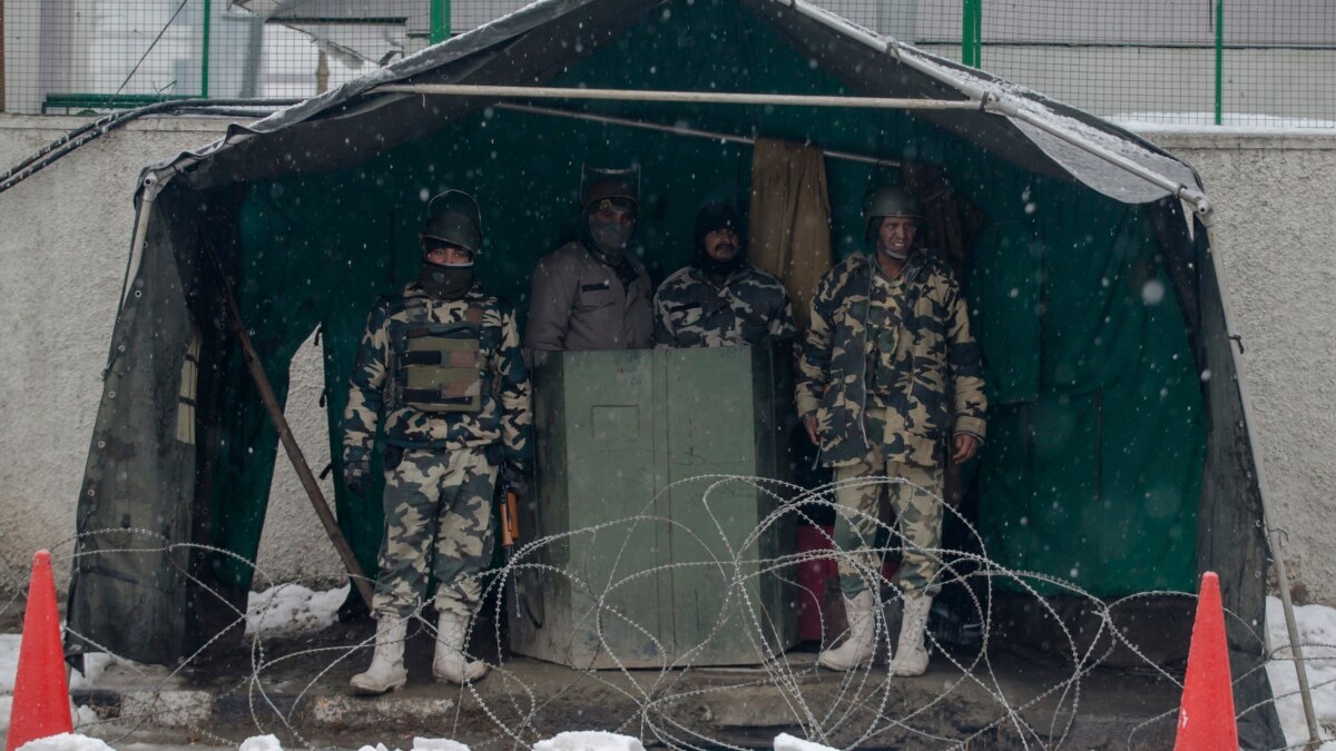 Toll In Kashmir Avalanches Reaches 19