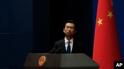 中國外交部發言人耿爽在北京的例行記者會上。（2019年11月28日）