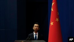 中國外交部發言人耿爽在北京的例行記者會上。（2019年11月28日）