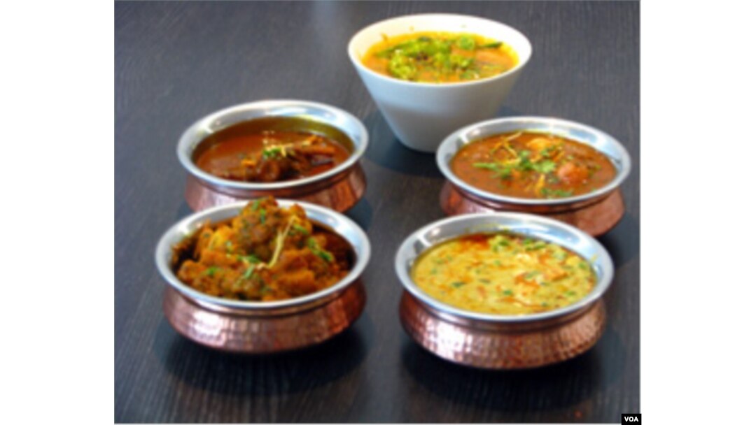 Berbagai macam pilihan menu "curry" (kari) yang juga tersedia di restoran "Kabob Palace".