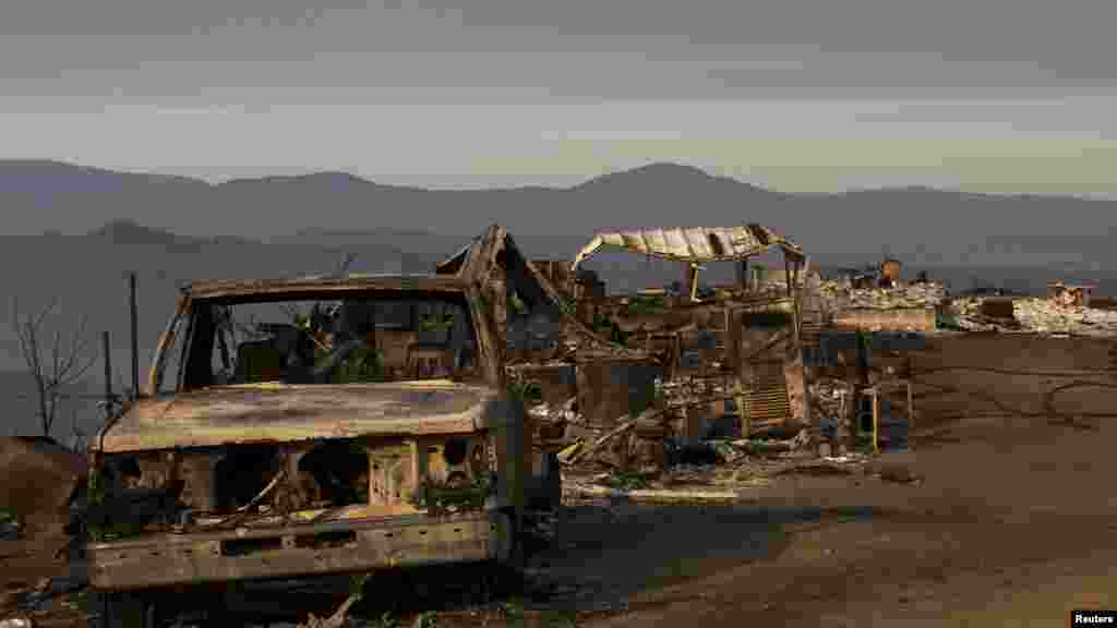 Casas destruidas pos incendios perto de Clearlake, 5 de agosto 2015.