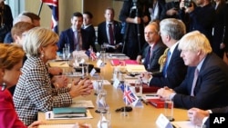 Bộ trưởng Ngoại giao Anh Boris Johnson tại cuộc hội đàm với người đồng cấp Úc, bà Julie Bishop, 27/7/17.