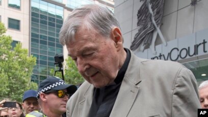 Hồng y George Pell rời khỏi tòa án Melbourne, Úc, vào ngày 26/2/2019. 