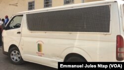 Une voiture destinée au transport des prisonniers à la prison centrale de Yaoundé, le 14 décembre 2020.