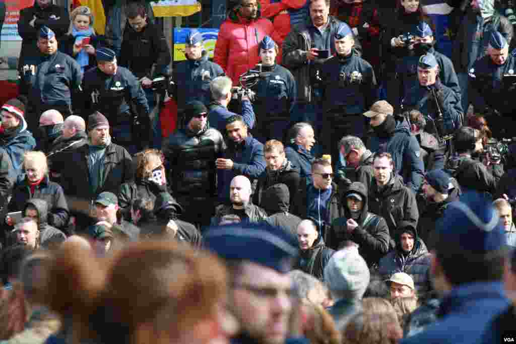 Already heavily guarded, the Easter-day memorial was quickly surrounded by police when right-wing activists showed up shouting anti-Islamic slogans and reportedly harassing minority groups in Brussels. (H. Murdock/VOA)