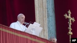 Papa Francisco: “Há escuridão nos corações humanos, mas a luz de Cristo permanece maior". 