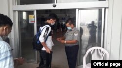 ထိုင်းနိုင်ငံက ပြန်လာသူက နယ်စပ်ဂိတ်မှာ စစ်ဆေးနေ (Ministry of Health and Sports, Myanmar)