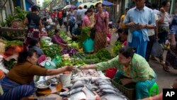 ရန်ကုန်မြို့ ဈေးတခုမြင်ကွင်း။ နိုဝင်ဘာ ၁၁၊ ၂၀၁၅။