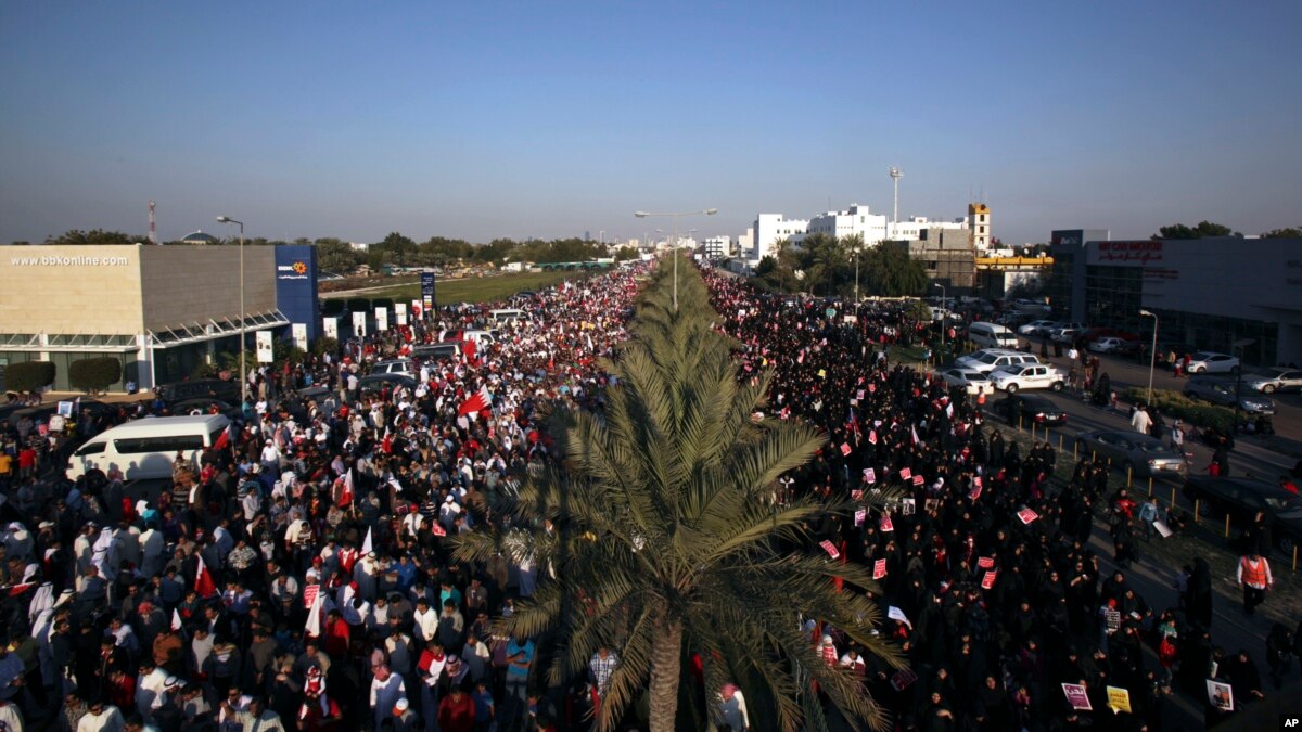 Bahrain Protest Attracts Tens of Thousands